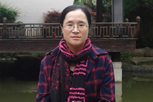 中短篇小說獎：獲獎作品《長河》作者：馬金蓮（回族）         創(chuàng)作感言　　從18歲開始寫作，在不耽誤婚姻和家庭生活的同時，我固執(zhí)地將文學這個業(yè)余愛好堅持了16年。16年，紅顏少女的鬢邊皺紋暗暗生了一圈又一圈。只有時間在遠處一直靜靜微笑，它像一位大智的賢者，始終在無聲地注視。這個過程里，它悄悄將許多的恩賜獎賞給了埋頭趕路的我，比如這沉甸甸的“駿馬獎”。
