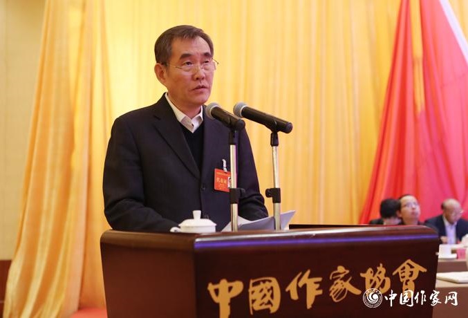 中國作協(xié)第九次全國代表大會舉行第二次全體會議，錢小芊作工作報告