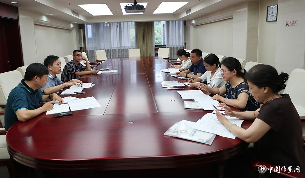 7月24日，全體會議結束后，小說二組召開小組會議