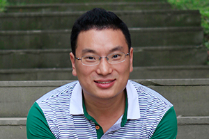 科幻文學：獲獎作品《拯救天才》作者：王林柏         獲獎感言　　在我不長不短的人生經(jīng)歷中，兒童時期讀書的記憶一直是鮮活的，可以浮想聯(lián)翩，可以異想天開，可以廢寢忘食，可以魂牽夢繞，那是一種最純粹的快樂。即使現(xiàn)在，我還是會常常品味兒時讀書帶給我的美好回憶。也許就是從那時開始，我在心底埋藏了這樣一個愿望，我希望能帶給其他孩子同樣的快樂。