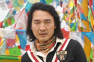 報告文學：獲獎作品《夢想是生命里的光》作者：舒輝波         獲獎感言　　優(yōu)秀的文學作品是藝術的，也一定是科學的。在今后的寫作中，除了多讀書、勤思考，把自己的寫作放在世界范圍內來考量，視界開闊之外，還得多做田野調查，去看、去問、去聽，去發(fā)現(xiàn)、去感覺、去歡笑、去流淚。和孩子們共悲欣，同成長。