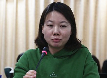 岳雯：“為己”的寫作與限度意識(shí)“剜爛蘋果?銳批評(píng)文叢”建立在“破”的基礎(chǔ)上，“把爛的剜掉，把好的留下來吃”。[詳細(xì)]