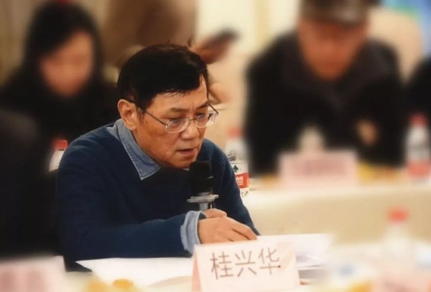 從《鄧小平之歌》到《興業(yè)路上》——桂興華長詩座談會紀(jì)要為了紀(jì)念中國改革開放40周年，經(jīng)過國家廣播電視新聞出版總局的審核批準(zhǔn)，上海著名詩人桂興華先生20多年前寫作的《鄧小平之歌》今年馬上要出版新的朗誦版。同時為了迎接建黨100周年，桂先生正在創(chuàng)作一部長詩《興業(yè)路上》，是列入上海市重大文藝創(chuàng)作項目重要的作品，今天我們就圍繞這兩部作品舉行一個研討會……[詳細]