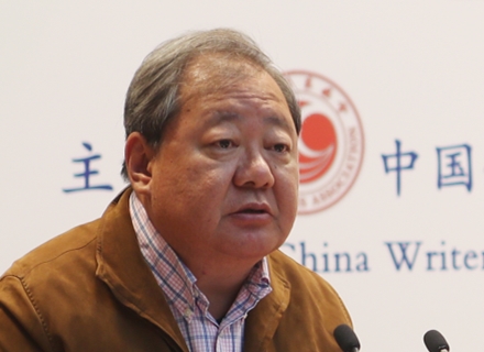 吉狄馬加：文學(xué)是讓我們靈魂相通的紐帶今天是一個復(fù)雜的世界，人類面臨著共同的困境、機遇和挑戰(zhàn)，命運前所未有地聯(lián)結(jié)在一起。[詳細]