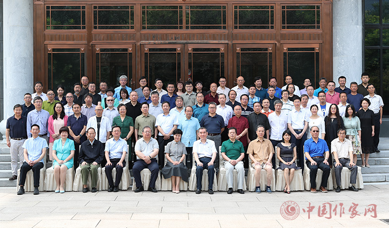 7月28日，第七屆魯迅文學(xué)獎(jiǎng)全體評(píng)委合影