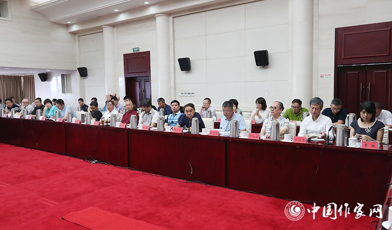 7月28日，第七屆魯迅文學(xué)獎(jiǎng)各評(píng)委會(huì)全體會(huì)現(xiàn)場(chǎng)