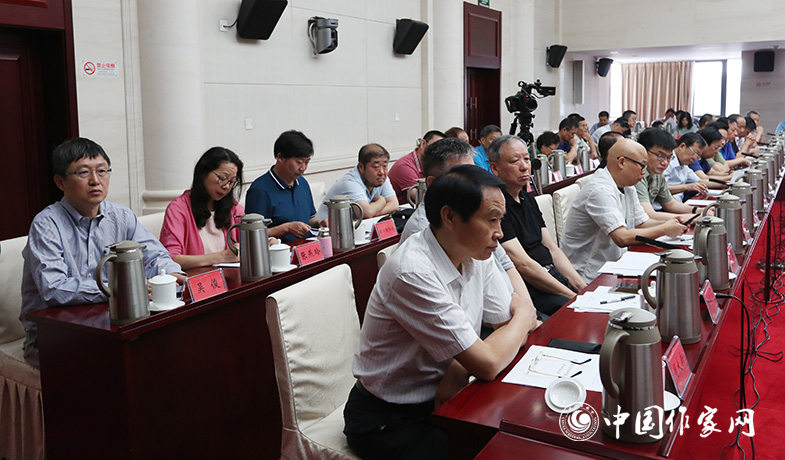 7月28日，第七屆魯迅文學(xué)獎(jiǎng)各評(píng)委會(huì)全體會(huì)現(xiàn)場(chǎng)