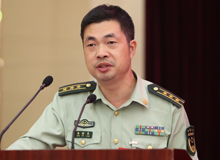 鄭潤良：書寫無愧于時代的強軍故事　　軍旅青年作家方陣整體上呈現(xiàn)出強勁不息的創(chuàng)作風(fēng)貌，特別是新生代軍旅作家群體的崛起。[詳細]