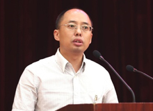 紀紅建：做人民心聲的傳遞者　　方向是根本，行動是關(guān)鍵，報告文學(xué)作家更需要扎扎實實、默默無聞地行走、記錄、思考和報告。[詳細]