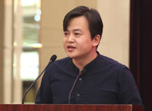 王威廉：人,時間的容器　　寫作的人在時間的蒼茫海面上需要看得更多、望得更遠，才能帶給寫作真正的自由。[詳細]