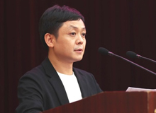 楊慶祥：這是一個人民的世紀　　時代從來不主動呈現(xiàn)其面容和形式。光榮屬于那些執(zhí)著探索和艱苦書寫的靈魂。[詳細]