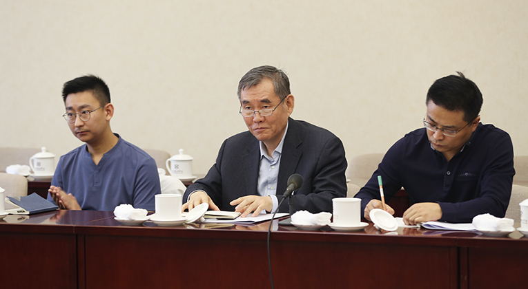 中國作協(xié)黨組書記、副主席錢小芊參加分組討論