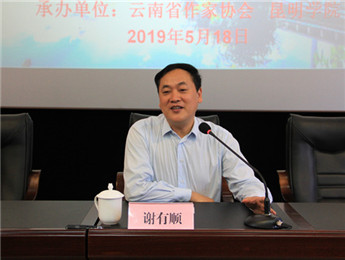 大多數(shù)優(yōu)秀文學(xué)作品都會給讀者以飽滿與扎實的閱讀之感，正如謝有順?biāo)f，盡管寫作是進入一個想象的世界，但這個想象，終歸是從生活根系里長出來的。真實的寫作，總是起源于作家對自己最熟悉的人、事、物的基本感受……