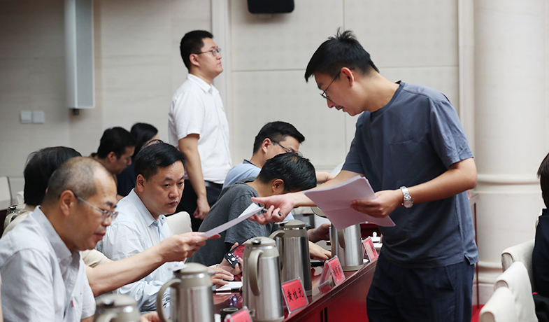 聯(lián)絡(luò)員分發(fā)、清點選票