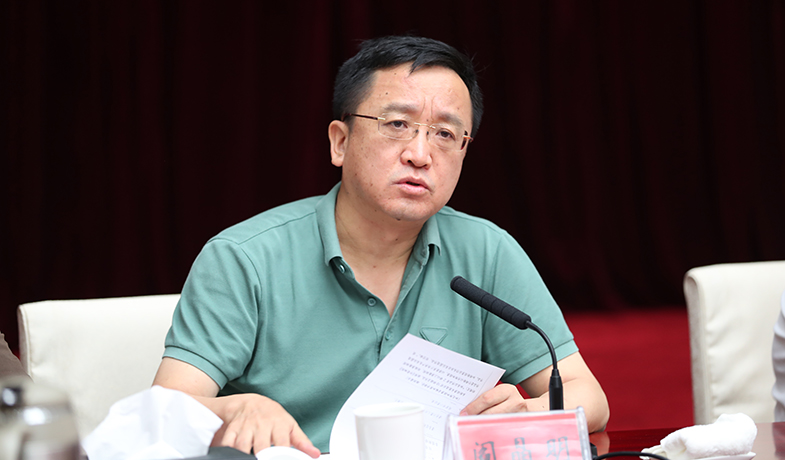 8月12日，評委會副主任閻晶明主持第六次全體會上作投票說明、宣布第五輪計票結(jié)果，公布10部提名作品