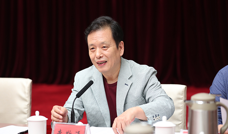 8月16日，評委會副主任李敬澤在第七次全體會上作投票說明、宣布計票結(jié)果并公布獲獎作品