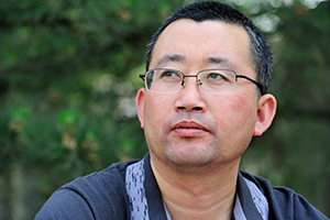 詩歌獎(jiǎng)：《西北辭》作者：馬占祥(回族)         獲獎(jiǎng)感言　　回顧30年來的詩歌創(chuàng)作，我始終對(duì)生存的土地和身邊人群抱有感恩之心：他們不但成就了我，也成全了我的詩歌。詩歌是我向他們致敬的惟一方式。我將繼續(xù)寫下去，用文字回報(bào)他們贈(zèng)予我的溫暖和信心。由衷地要說的一句話是：在這個(gè)偉大的時(shí)代、偉大的國度寫作詩歌是我無上的榮耀……