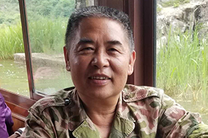 報(bào)告文學(xué)獎(jiǎng)：《宋文驄——從游擊隊(duì)員到殲10之父》作者：段平（回族）         獲獎(jiǎng)感言　　有時(shí)候，正如古羅馬人韋格修斯所說，如果你想要和平，那就準(zhǔn)備戰(zhàn)爭(zhēng)。這是逼不得已的事情。而為了不戰(zhàn)而屈人之兵，除了軍隊(duì)的準(zhǔn)備，就是我們大國重器的鑄造者，我們的科學(xué)家了。作為一個(gè)長(zhǎng)期從事軍事題材創(chuàng)作的文學(xué)人，一個(gè)老兵，為他們而歌，我責(zé)無旁貸……