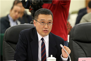 科幻文學：獲獎作品《中國軌道號》作者：吳巖         獲獎感言　　《中國軌道號》是一塊時間的水晶，外觀看起來是過去的，內(nèi)里則是未來的。小說中的那些科學、技術(shù)以及人的思想和觀念都是未來的。作品是在“科幻未來主義”理念之下產(chǎn)生的。全國優(yōu)秀兒童文學獎評委會能頒獎給它，既是對小說的肯定，也是對科幻未來主義創(chuàng)作原則的支持。感謝評委會的委員們。