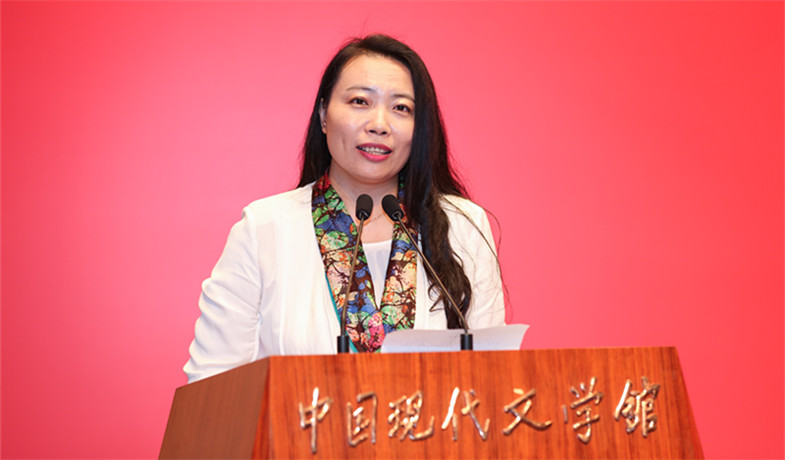 黃宇代表詩歌、幼兒文學作品獲獎者致答辭