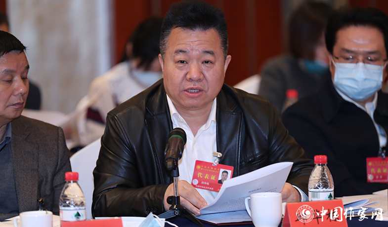 12月12日，中國(guó)作家協(xié)會(huì)第九屆主席團(tuán)第九次會(huì)議在北京舉行。中國(guó)作協(xié)書(shū)記處書(shū)記邱華棟在會(huì)議上宣讀文件