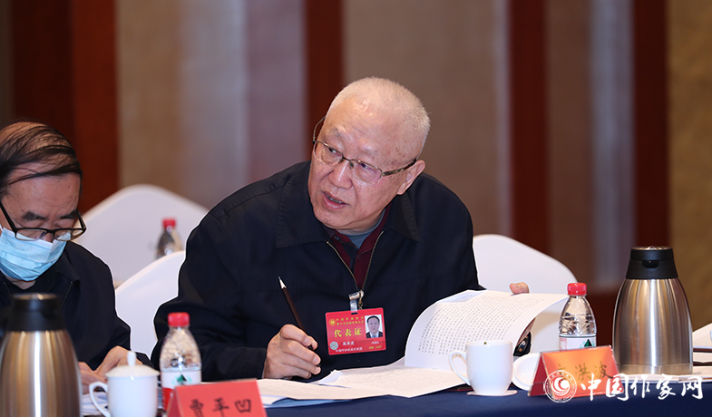 12月12日，中國(guó)作家協(xié)會(huì)第九屆主席團(tuán)第九次會(huì)議在京舉行。