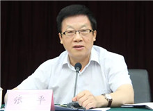 【張　平】	張麗軍丨《張平長篇小說：無比廣闊的現(xiàn)實(shí)主義道路》；	閻秋霞丨《張平：對百姓立場、中國敘事、民本美學(xué)的堅(jiān)守》。