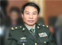 【周大新】	李丹夢丨《周大新小說的文化闡釋——由<湖光山色>說開去》；	李杰俊丨《作為“還鄉(xiāng)”的周大新小說》。
