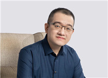 遠(yuǎn)瞳：網(wǎng)絡(luò)是浮躁的，但網(wǎng)絡(luò)文學(xué)不是能夠成功走下來(lái)的作者，也在從浮躁轉(zhuǎn)向沉穩(wěn)，“穩(wěn)”是讓我們能在這條路上長(zhǎng)遠(yuǎn)走下去的基礎(chǔ)……[詳細(xì)]