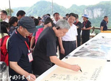 書寫山鄉(xiāng)巨變 攀登文學高峰而現(xiàn)今，這座湘西小村寨實現(xiàn)了蝶變。這既體現(xiàn)在村寨面貌的翻新，更體現(xiàn)在百姓的文化生活中……[詳細]