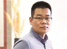 徐則臣談《金枝》：一部“還鄉(xiāng)之作”　　 在小說的一頁非常明白地寫到“金枝玉葉”四個字，我才判定這的確是寫給女性的一首頌歌……[詳細]