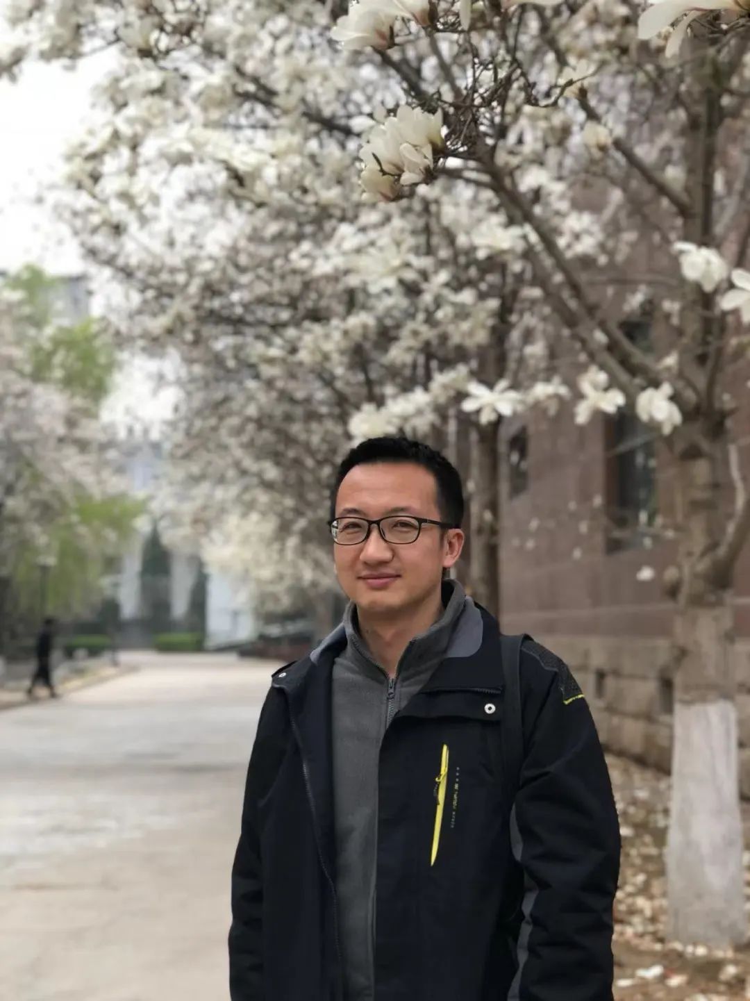 李一默，山西右玉人，寫小說，發(fā)表若干。