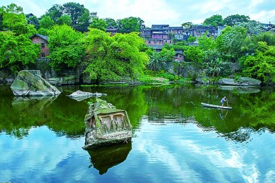 唐代造像石，位于四川省自貢市貢井區(qū)。