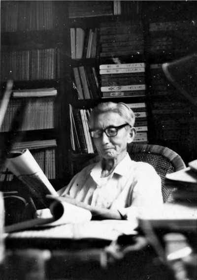 學(xué)人小傳  劉敦愿（1918—1997），湖北漢陽(yáng)人。1944年畢業(yè)于國(guó)立藝術(shù)?？茖W(xué)校西畫科。1947年應(yīng)聘于山東大學(xué)，先后在中文系、歷史系執(zhí)教。早年致力于山東地區(qū)田野考古調(diào)查，晚年專注于美術(shù)考古研究，針對(duì)史前陶器藝術(shù)、商周青銅藝術(shù)、東周與漢代繪畫藝術(shù)等問(wèn)題撰寫了一系列論文。著有《劉敦愿文集》。