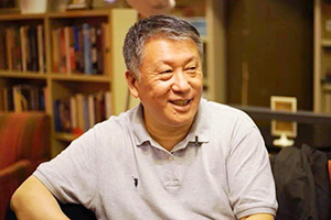 獲獎作品：《千里江山圖》作者：孫甘露         獲獎感言　　從醞釀、構(gòu)思、采訪、查閱歷史材料再到動手寫作，《千里江山圖》的創(chuàng)作過程實(shí)際上也是一個全新的學(xué)習(xí)過程，這個過程不僅是對這段特殊歷史的學(xué)習(xí)，也是對文學(xué)創(chuàng)作、小說寫作的重新學(xué)習(xí)，既是對歷史的再認(rèn)識，也是對文學(xué)創(chuàng)作的再認(rèn)識。