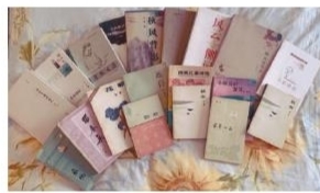 從1976年起至2020年，袁鷹先后題簽贈(zèng)送給胡世宗19本書(shū)