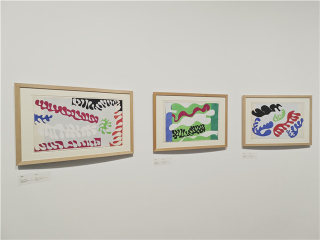 書(shū)中每一幅圖版都有著大膽的配色，充滿生命力與韻律感，馬蒂斯將其稱(chēng)之為“色彩與節(jié)奏的即興，它們來(lái)自于馬戲團(tuán)、民間故事以及我旅行記憶的結(jié)晶?！逼渲杏腥稘暫吩佻F(xiàn)了塔希提之旅的美好記憶。這本書(shū)取名為“爵士”，是藝術(shù)家希望用爵士樂(lè)充滿即興和自由的實(shí)驗(yàn)精神來(lái)呼應(yīng)自己的創(chuàng)作理念。