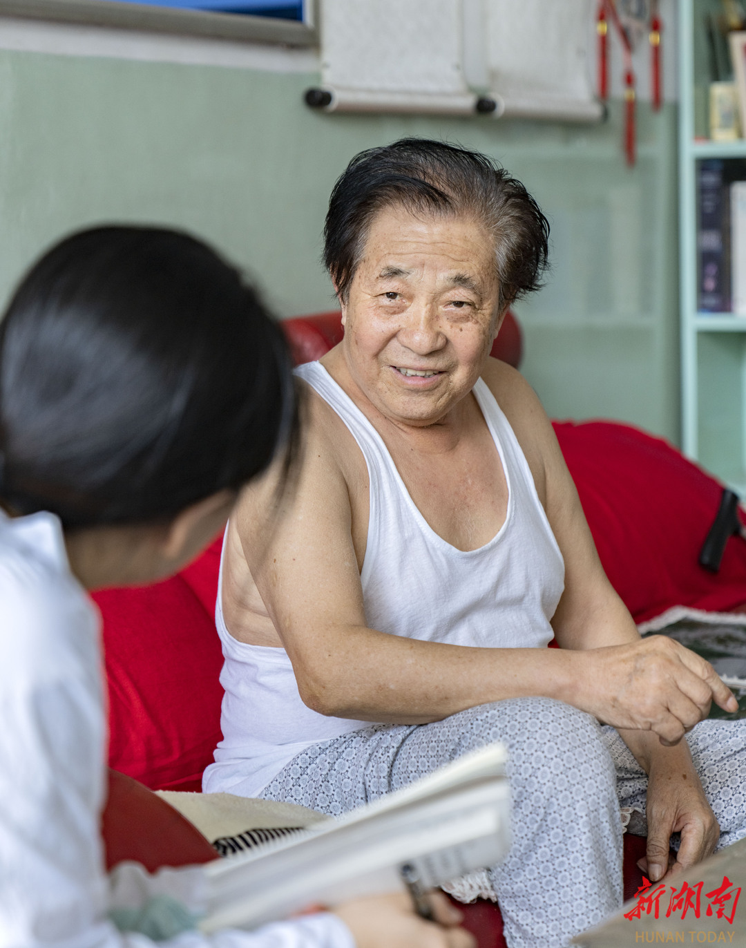 7月27日，賈家莊村村民任彥雄講述當(dāng)年馬烽在村里的往事。