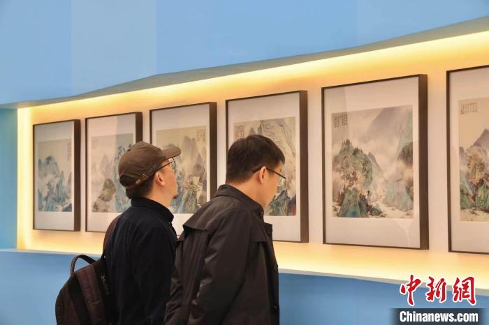 “景·色”——2023當(dāng)代青綠山水畫學(xué)術(shù)邀請展現(xiàn)場。 主辦方供圖