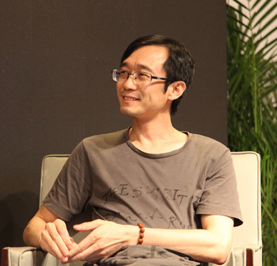黃德海，《思南文學(xué)選刊》副主編，中國現(xiàn)代文學(xué)館特聘研究員。著有《世間文章》《詩經(jīng)消息》《書到今生讀已遲》《馴養(yǎng)生活》等。曾獲第八屆“唐弢青年文學(xué)研究獎”、第十七屆“華語文學(xué)傳媒盛典·年度文學(xué)評論家”、第三屆“山花文學(xué)雙年獎·散文獎”。