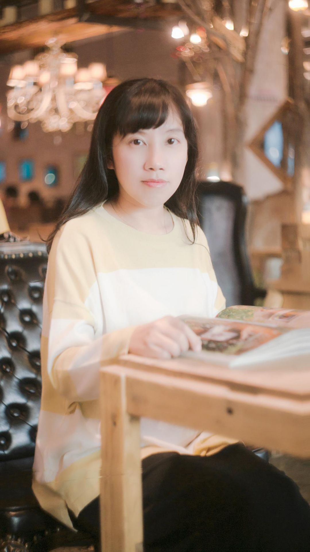 藤萍 廈門人，網(wǎng)絡(luò)文學(xué)作家。2000年考入中山大學(xué)法律系，同年以《鎖檀經(jīng)》獲第一屆花雨“花與夢”全國浪漫小說征文大賽第一名，此后相繼出版多部作品。2018年《未亡日》獲“北京大學(xué)2017網(wǎng)絡(luò)文學(xué)年榜”女頻榜榜首。