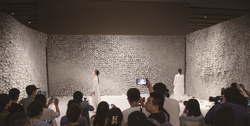 生命之盒（陶藝空間裝置，2023年中國(guó)工藝美術(shù)館） 朱樂(lè)耕 作