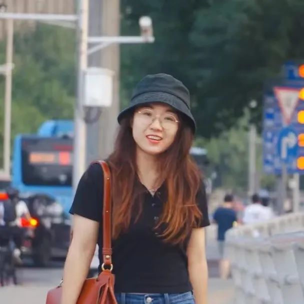 王秋實(shí)，中國作協(xié)網(wǎng)絡(luò)文學(xué)中心研究處干部。畢業(yè)于北京師范大學(xué)文學(xué)院、萊頓大學(xué)比較文學(xué)與文學(xué)理論專業(yè)，曾在游戲研發(fā)行業(yè)任七年世界觀、劇情及關(guān)卡設(shè)計(jì)師，多年游戲玩家。目前研究方向?yàn)榫W(wǎng)絡(luò)文學(xué)產(chǎn)業(yè)、網(wǎng)絡(luò)文學(xué)與游戲文化等。