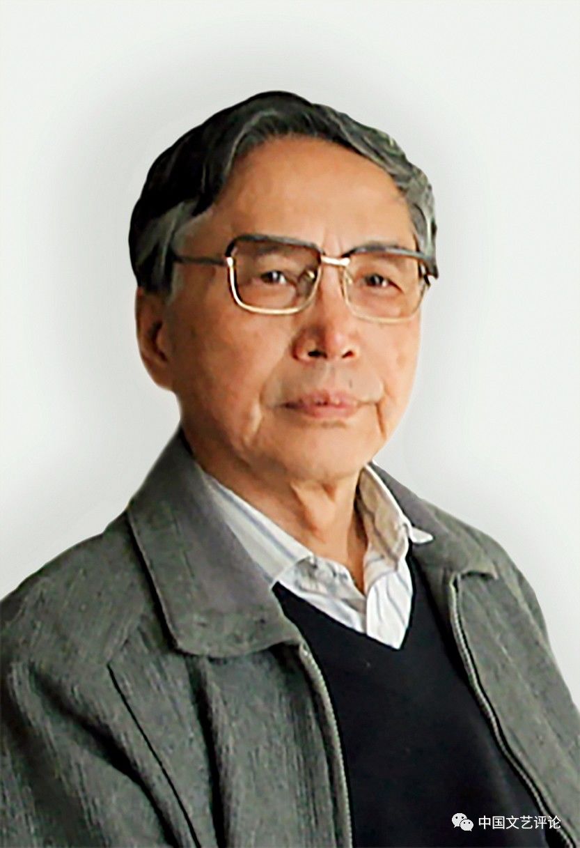 錢中文簡介：1932年11月生，江蘇無錫人。1955年畢業(yè)于中國人民大學(xué)俄語系，1955—1959年就讀于莫斯科大學(xué)研究生部俄羅斯語言文學(xué)系?，F(xiàn)為中國社會(huì)科學(xué)院榮譽(yù)學(xué)部委員、文學(xué)研究所研究員、研究生院教授、博士生導(dǎo)師(自1987年起)，中國作家協(xié)會(huì)全國委員會(huì)榮譽(yù)委員，中國中外文藝?yán)碚搶W(xué)會(huì)名譽(yù)會(huì)長。曾任中國社會(huì)科學(xué)院文學(xué)所文藝?yán)碚撗芯渴抑魅?、比較文學(xué)研究室主任、《文學(xué)評(píng)論》主編、學(xué)術(shù)委員會(huì)委員，國務(wù)院學(xué)位委員會(huì)中國語言文學(xué)學(xué)科評(píng)議組成員與召集人。著有《果戈理及其諷刺藝術(shù)》、《現(xiàn)實(shí)主義和現(xiàn)代主義》、《文學(xué)原理——發(fā)展論》(后改為《文學(xué)發(fā)展論》)、《文學(xué)理論流派與民族文化精神》、《文學(xué)理論：走向交往對(duì)話的時(shí)代》、《新理性精神文學(xué)論》、《錢中文學(xué)術(shù)文化隨筆》、《自律與他律》(合著)、《錢中文文集》韓國版4卷本、《文學(xué)理論：求索與反思》、《新理性精神與當(dāng)代文論建設(shè)》、《現(xiàn)代性與當(dāng)代文學(xué)理論》、《桐蔭夢(mèng)痕》、《文學(xué)的鄉(xiāng)愁》等，有《錢中文文集》5卷本問世。主編《巴赫金全集》譯文7卷、《讀世界》6種、《文學(xué)理論建設(shè)叢書》7種；合作主編多種論文集、《新時(shí)期文藝學(xué)建設(shè)叢書》36種、《現(xiàn)代外國文藝?yán)碚撟g叢》14種。合譯有長篇小說《現(xiàn)代牧歌》([俄]謝德林著)等。