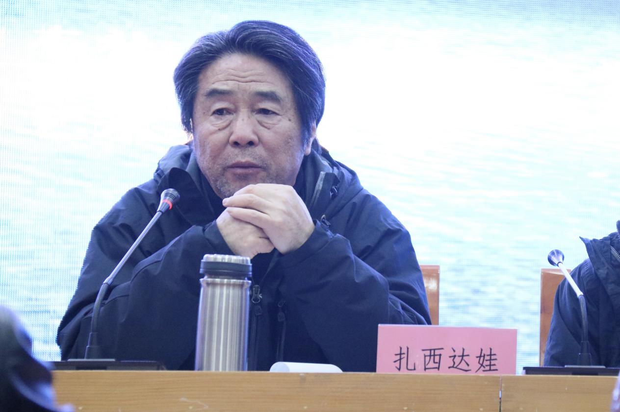 西藏自治區(qū)政協(xié)副主席、文聯(lián)主席扎西達娃在開班儀式講話