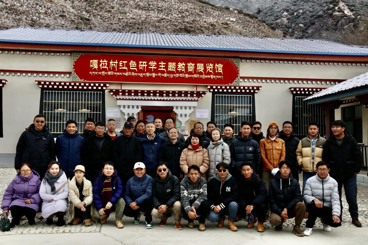 作家翻譯家赴嘎拉村參加文學實踐活動