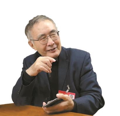 1943年出生。作家、國(guó)家一級(jí)編劇。享受政府特殊津貼。主要作品有長(zhǎng)篇小說(shuō)《桑那高地的太陽(yáng)》《泥日》《高緯度戰(zhàn)栗》等，與小說(shuō)同期創(chuàng)作的同名長(zhǎng)篇電視連續(xù)劇《蒼天在上》《大雪無(wú)痕》《省委書(shū)記》播出后，均在國(guó)內(nèi)外引起強(qiáng)烈反響。長(zhǎng)篇小說(shuō)《大雪無(wú)痕》獲國(guó)家圖書(shū)獎(jiǎng)。