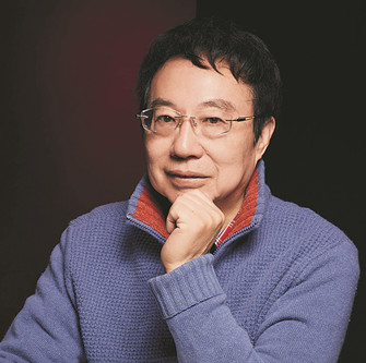 丁帆，南京大學(xué)文學(xué)院教授。曾任國務(wù)院學(xué)位委員會中文學(xué)科組第四、第五屆學(xué)科評議組成員，中國社會科學(xué)中文學(xué)科評審委員。有論著二十余部，另著有散文隨筆集十余部