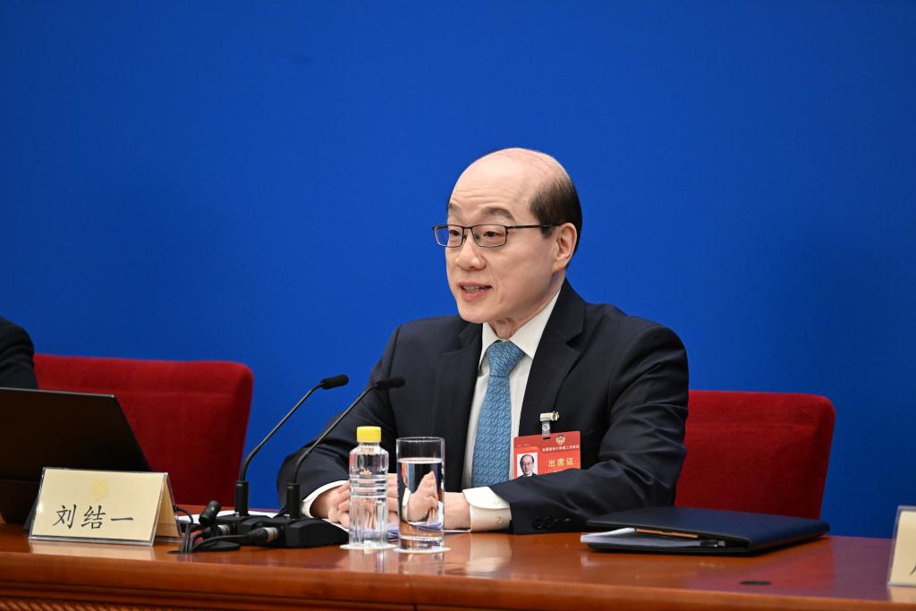 3月3日，全國政協(xié)十四屆二次會議新聞發(fā)布會在北京人民大會堂舉行。大會新聞發(fā)言人劉結(jié)一向中外媒體介紹本次大會有關(guān)情況并回答記者提問。?新華社記者 金立旺 攝