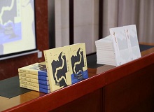 陳河：“文學(xué)騎手”一直在路上長篇小說《誤入孤城》作為陳河經(jīng)驗與想象的最新成果，為讀者展示了一幅描繪清末民初溫州地方文明史的探險地圖。 [詳細]